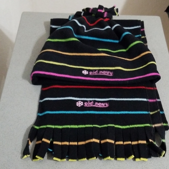 Old Navy Hat and Scarf set - Picture 10 of 11